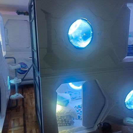 Panda Victor Space Capsule Hostel-Neo Nomad Belgrado Buitenkant foto