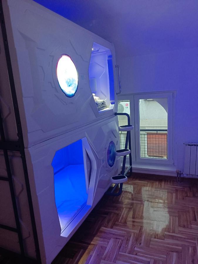 Panda Victor Space Capsule Hostel-Neo Nomad Belgrado Buitenkant foto
